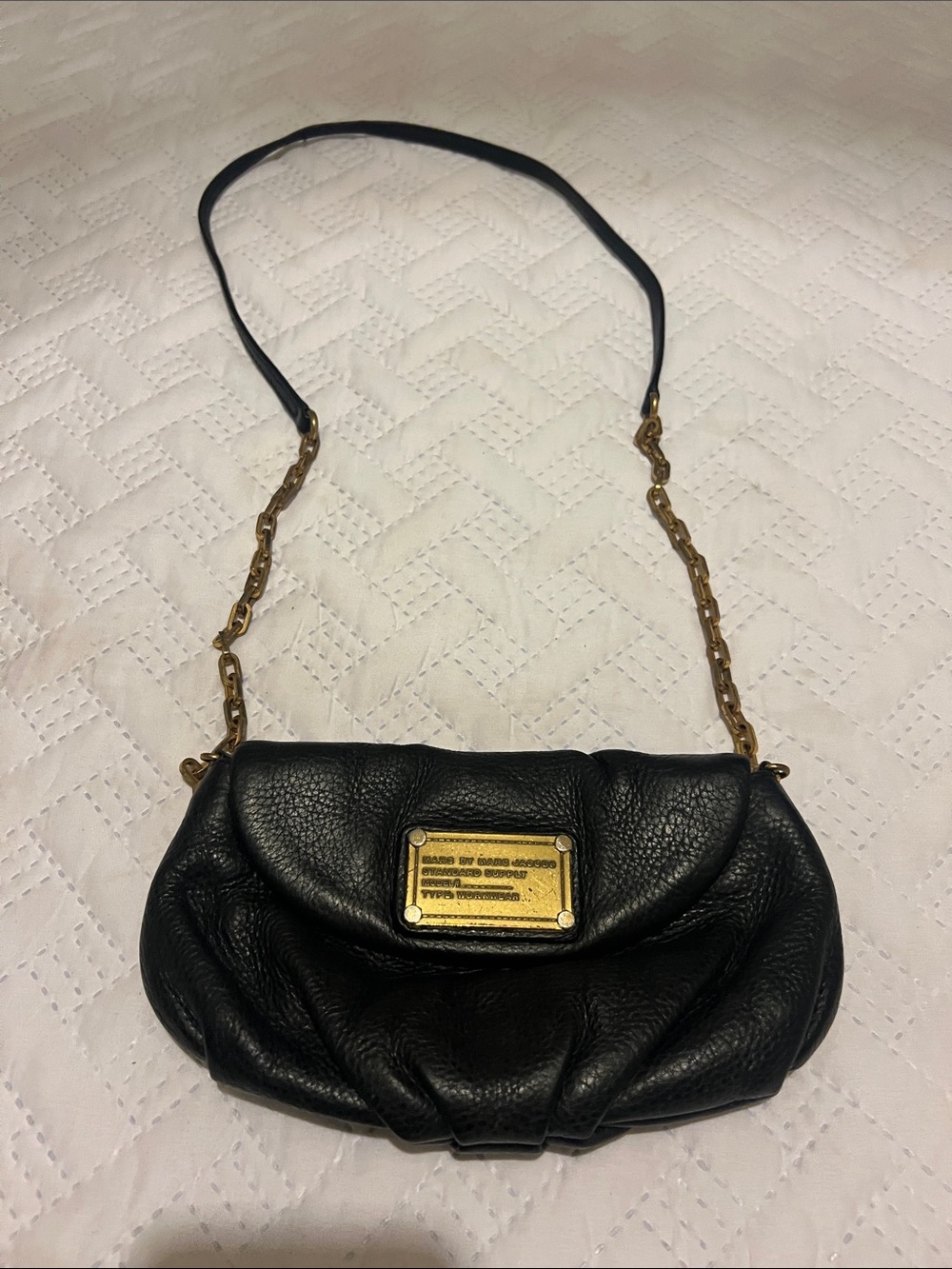 Black Leather Shoulder Bag with Gold Plate and Chain Strap Marc Jacob’s